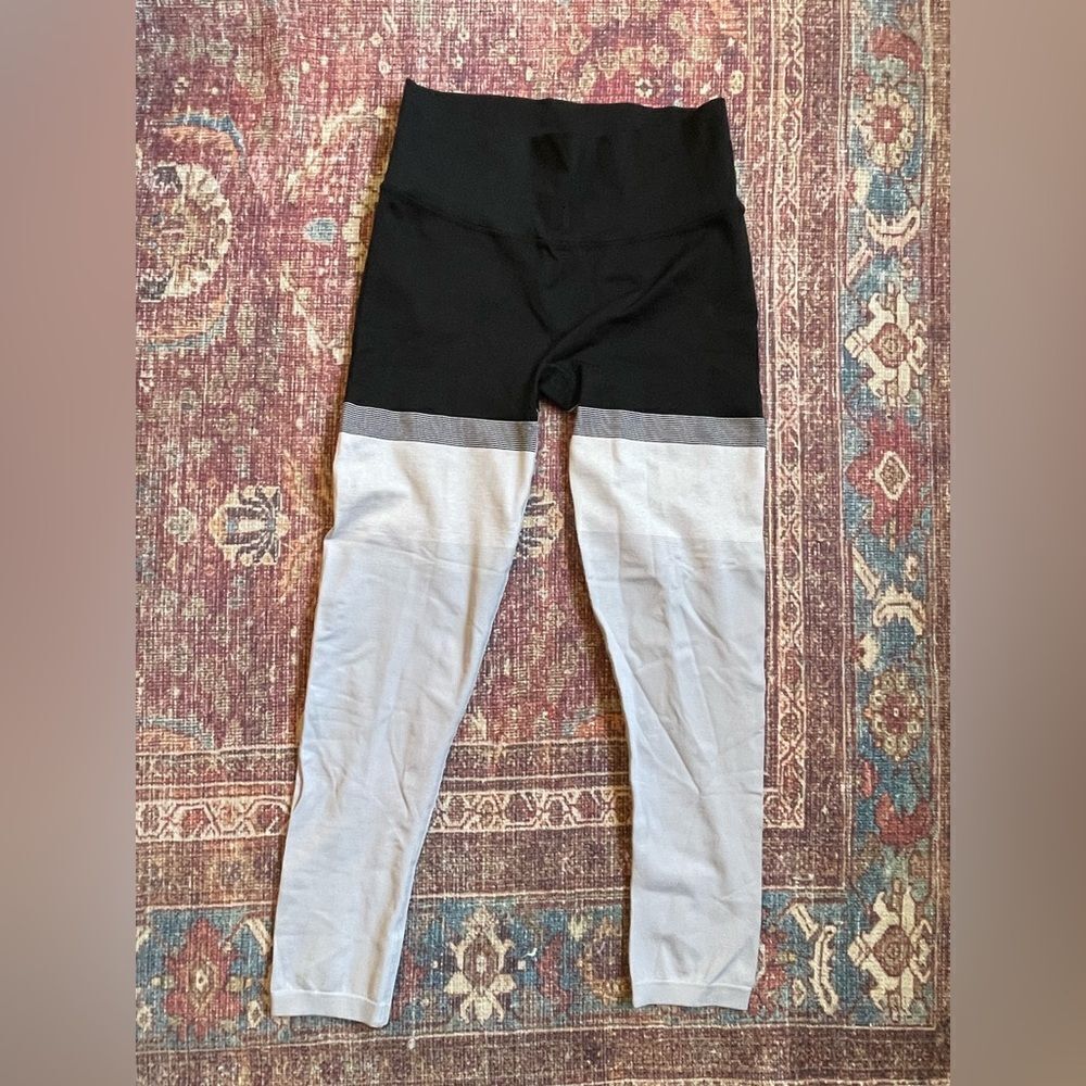 Athleta Women’s leggings Medium black white and grey striped seamless 7/8 length